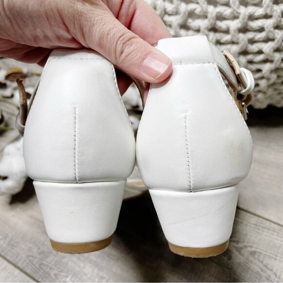 CL by Laundry Katherine Faux Leather Jeweled Low Wedge Sandals White Size 8M - Picture 7 of 9